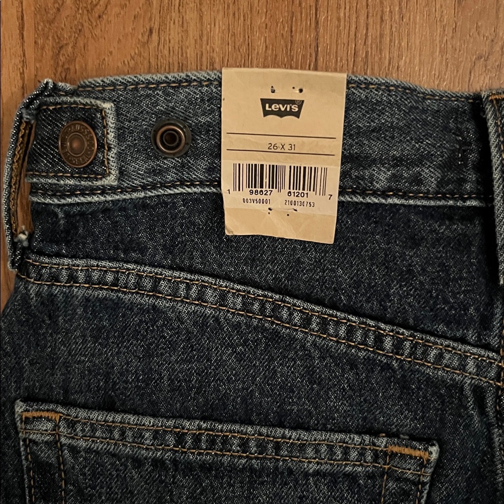 NWT Levi’s Cinch Barrel Jeans - Picture 13 of 14